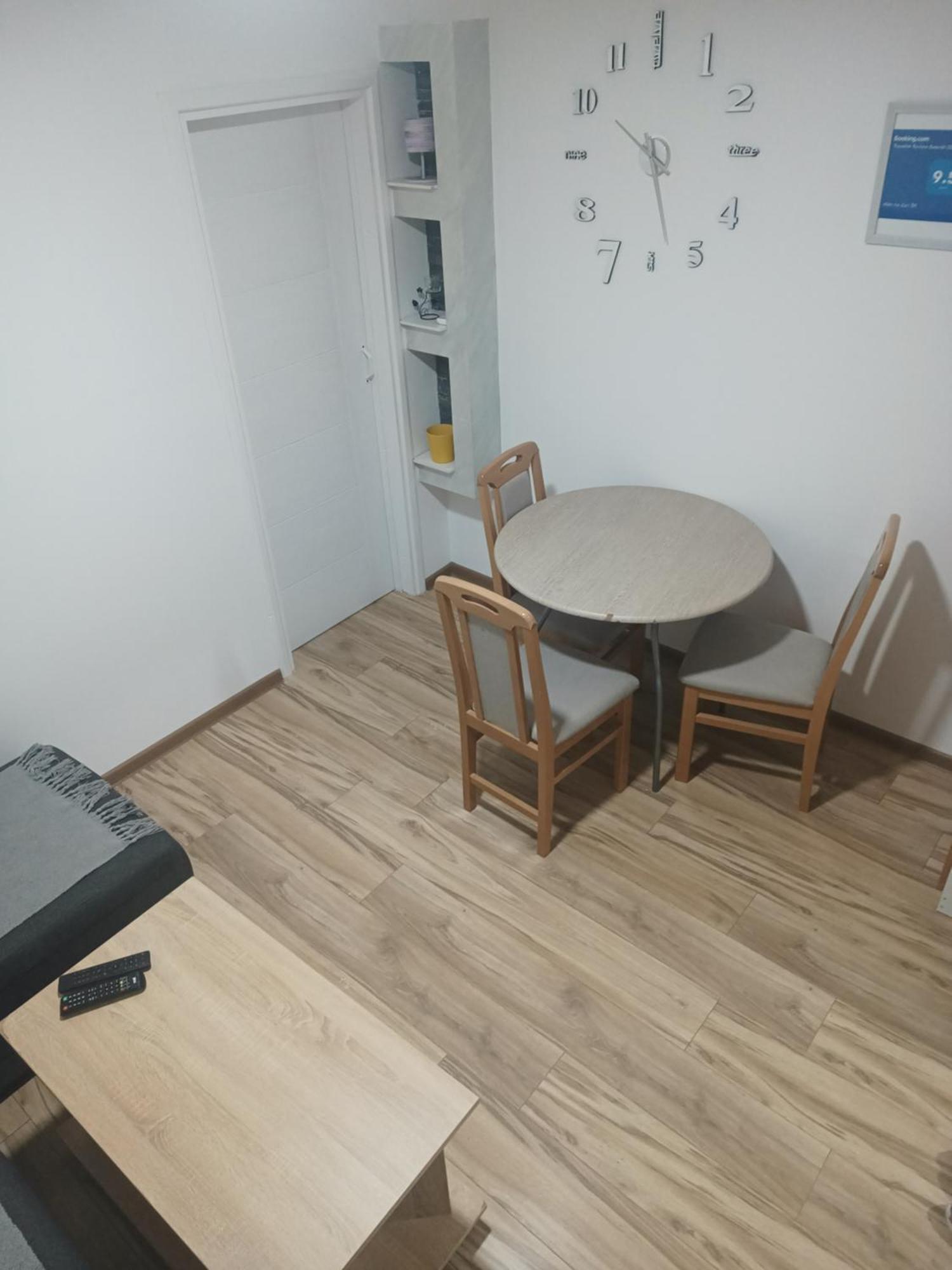 Stan Na Dan Im Apartment Uzice Phòng bức ảnh